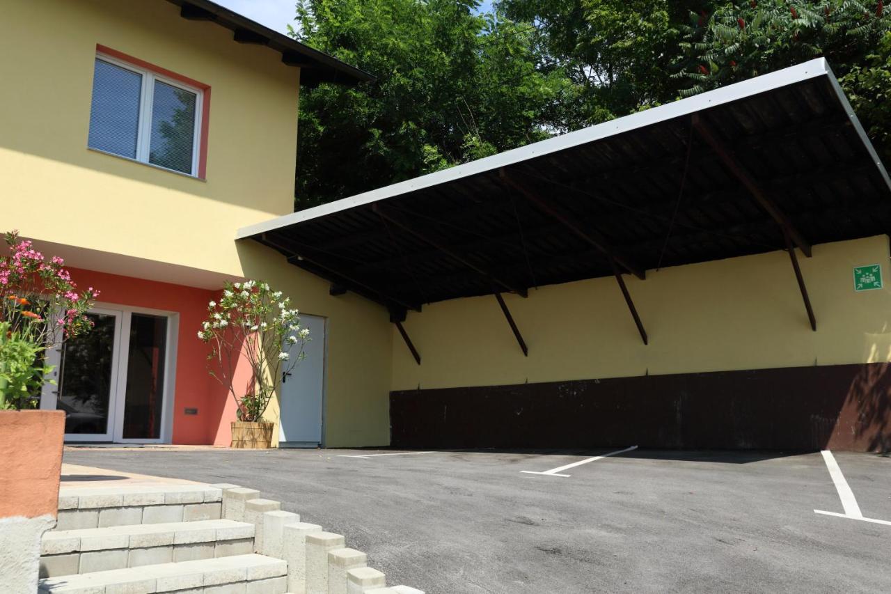 Sobe Grabar Bed & Breakfast Птуй Екстериор снимка
